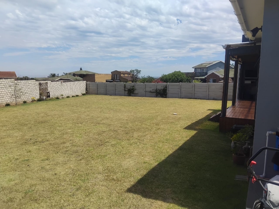 3 Bedroom Property for Sale in Wavecrest Eastern Cape